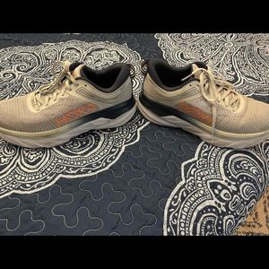 Ladies Hoka Bondi 7 size 7.5